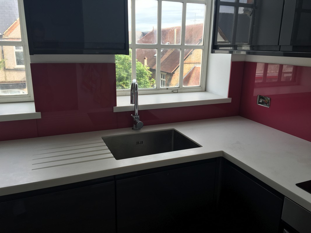 Deep plum coloured glass splashback in modern Hampton kitchen